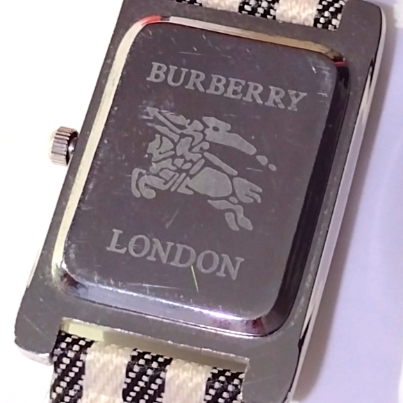 Burberry Plaid Vintage Like New Watch - Picture 4 of 16